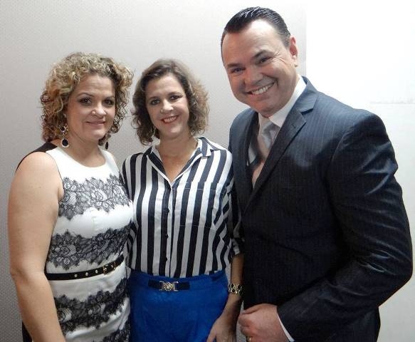 A coordenadora do Miss Toledo com os organizadores do Miss ParanÃ¡, Eliane e Wal Barrionuevo
